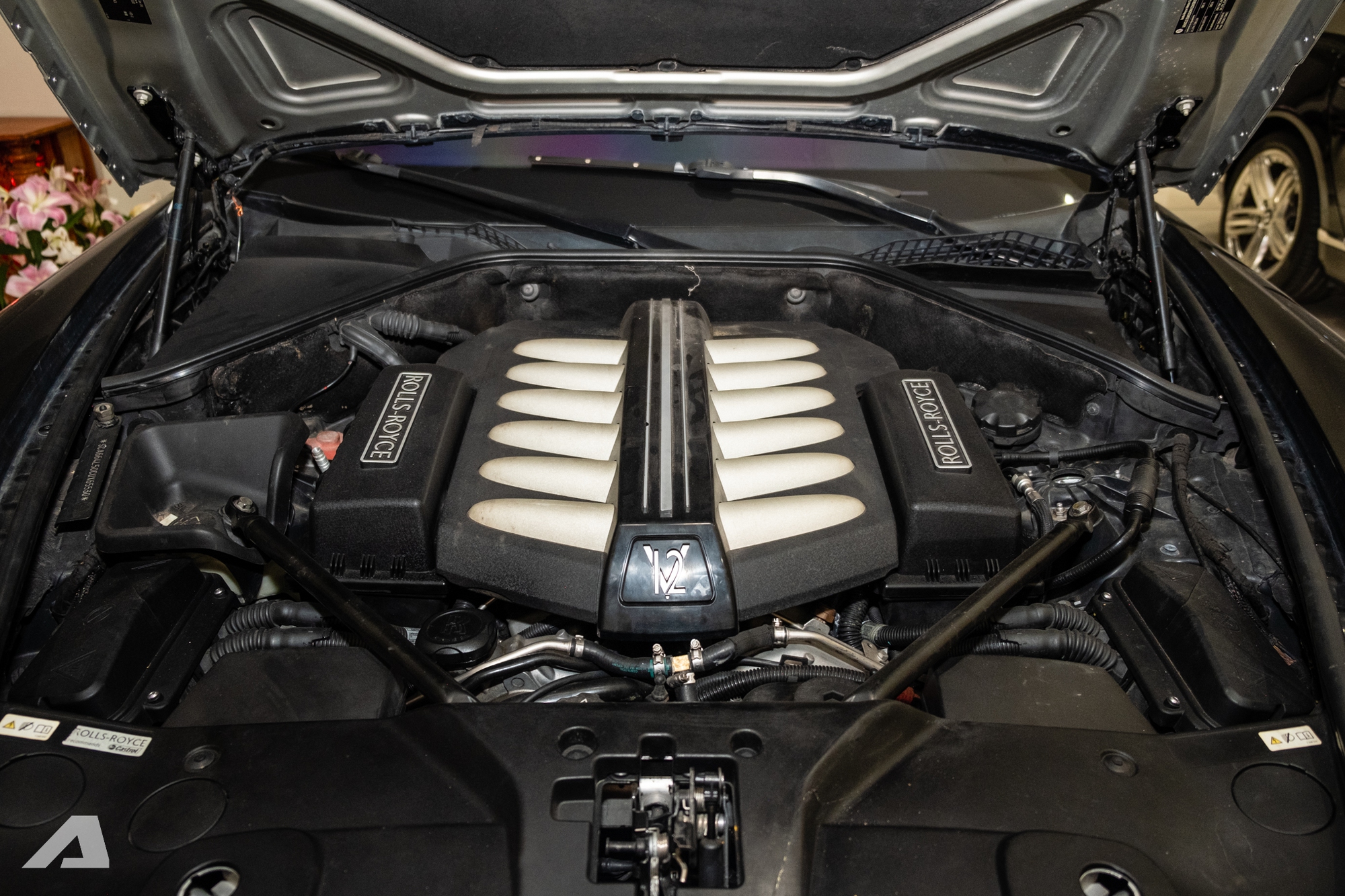 Rolls-Royce Ghost v&agrave; Bentley Mulsanne 15 tuổi b&aacute;n lại chỉ 5,5 tỷ đồng: Xe si&ecirc;u sang gi&aacute; thực tế chỉ ngang S-Class, 7-Series- Ảnh 10.