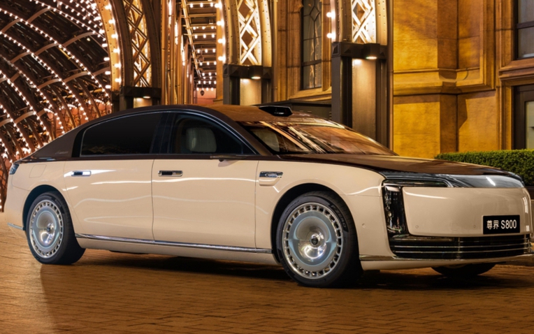 Sedan điện của Huawei b&aacute;n chạy hơn Porsche, BMW v&agrave; Maybach cộng lại- Ảnh 1.