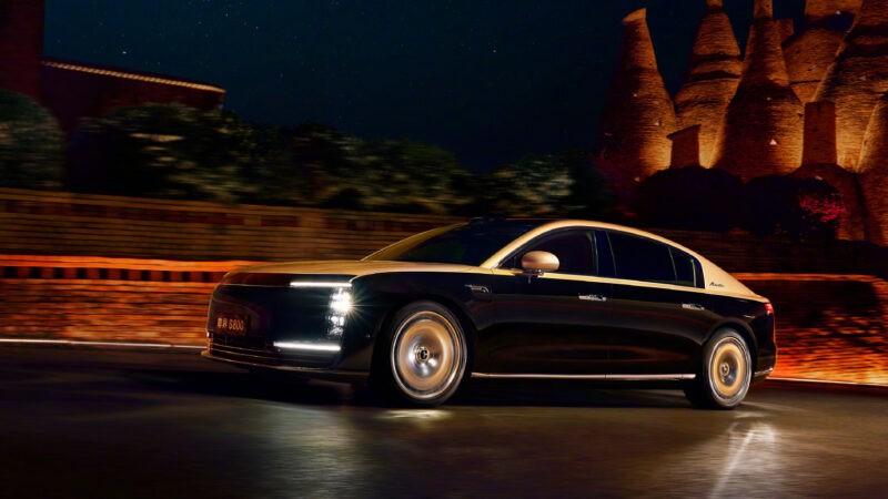 Sedan điện của Huawei b&aacute;n chạy hơn Porsche, BMW v&agrave; Maybach cộng lại- Ảnh 2.