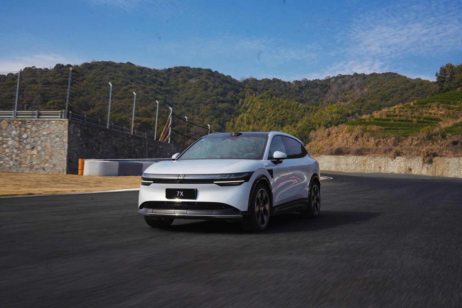 Zeekr chốt ra mắt Việt Nam giữa năm nay: 7X cùng cỡ Sorento, 009 cạnh tranh Alphard, showroom không chỉ bán xe- Ảnh 3.