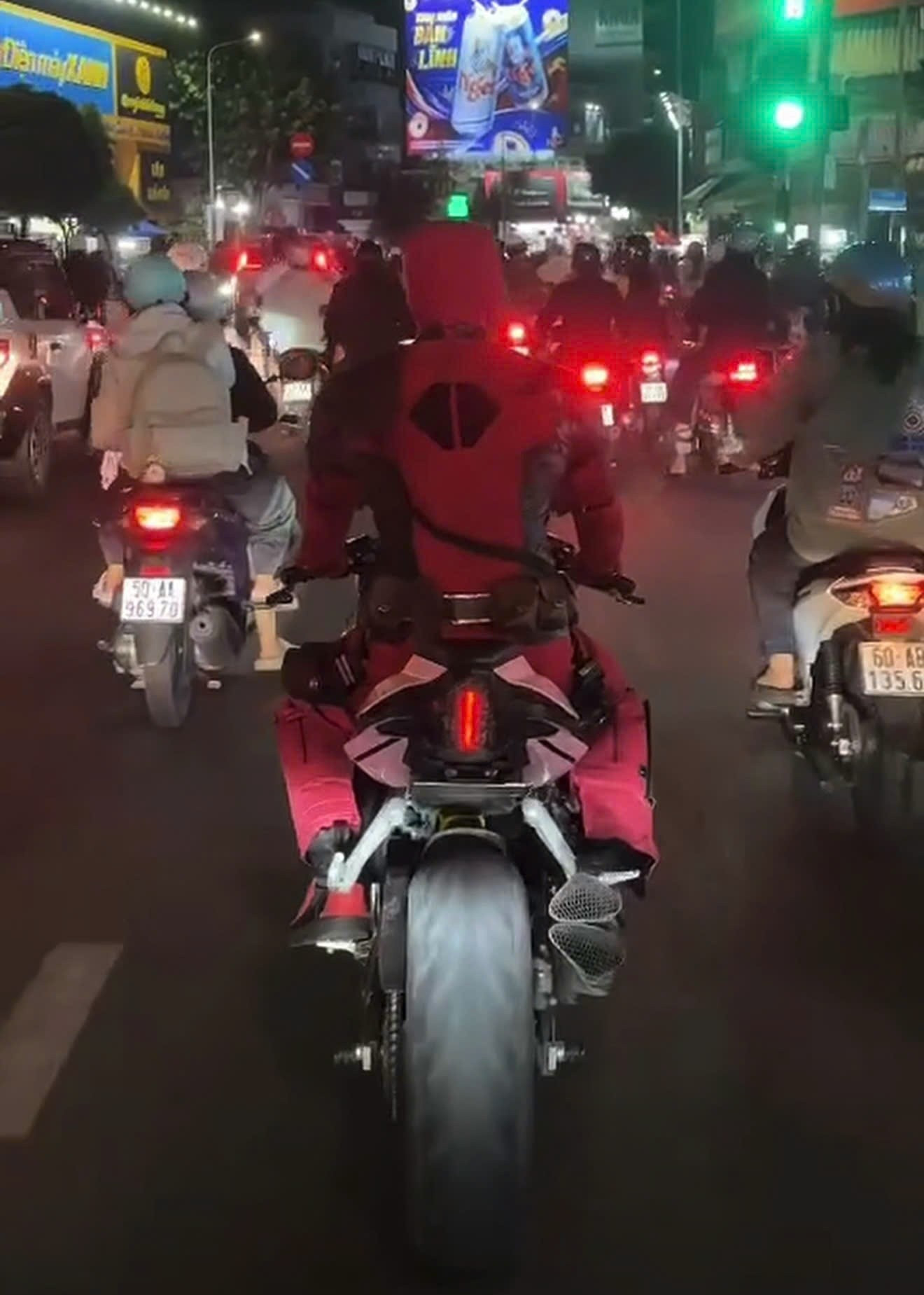 'Si&ecirc;u anh h&ugrave;ng Marvel' bị CSGT TPHCM phạt hơn 12 triệu đồng- Ảnh 2.