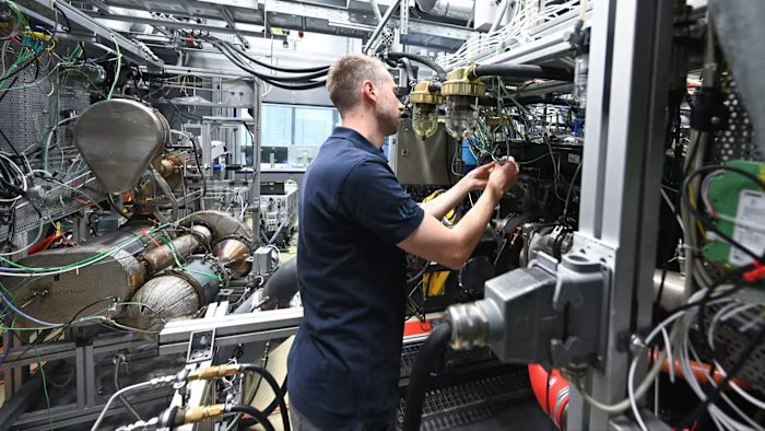 Ch&acirc;u &Acirc;u &ldquo;xuống nước&rdquo; trước Trung Quốc trong "cuộc chiến xe điện"- Ảnh 3.