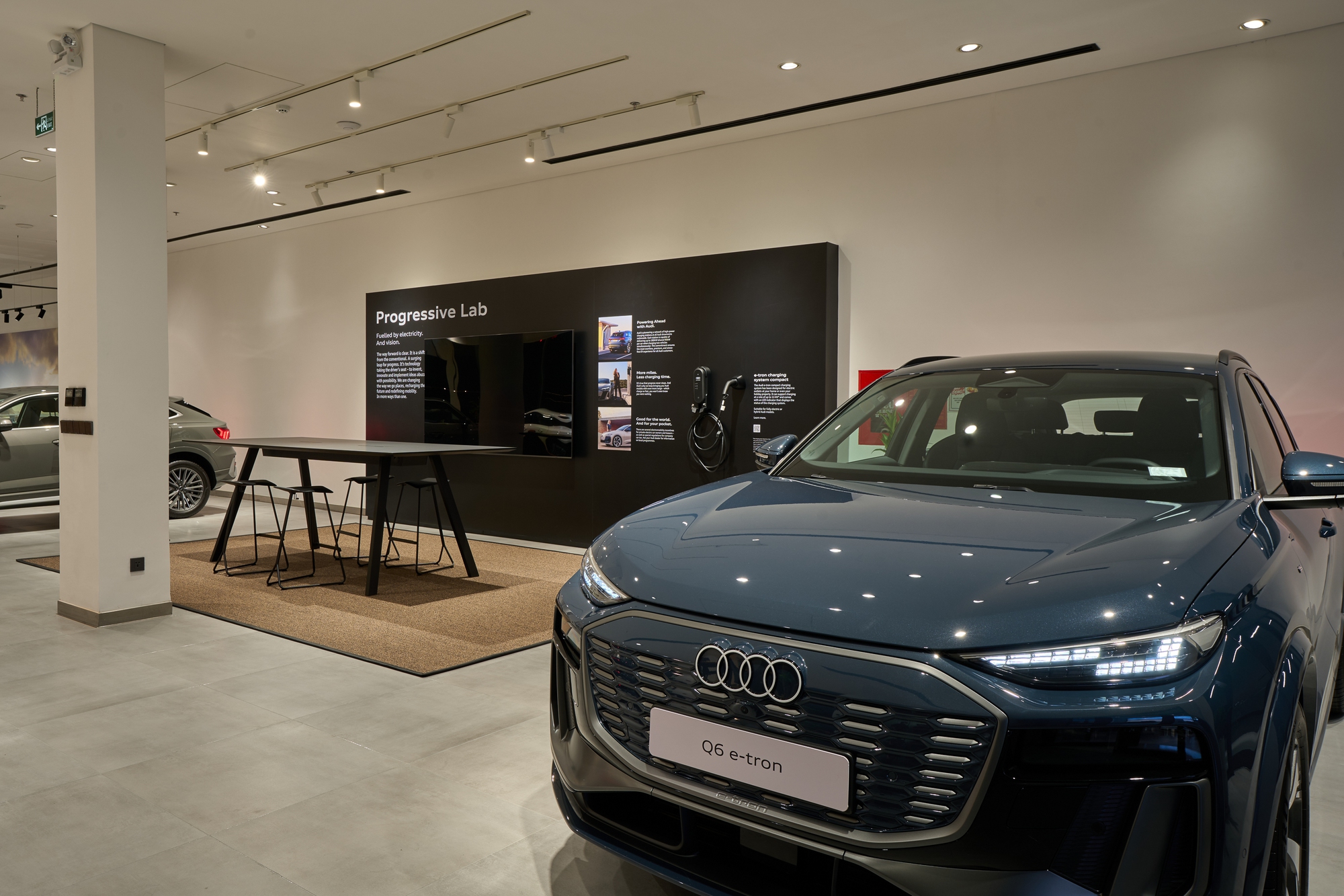 Showroom Audi lâu đời nhất Việt Nam 'khoác áo mới': Bên trong như sảnh chờ khách sạn 5 sao, có phòng giao xe riêng tư- Ảnh 7.