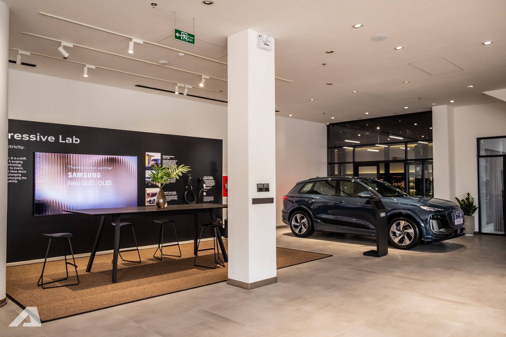 Showroom Audi lâu đời nhất Việt Nam 'khoác áo mới': Bên trong như sảnh chờ khách sạn 5 sao, có phòng giao xe riêng tư- Ảnh 3.