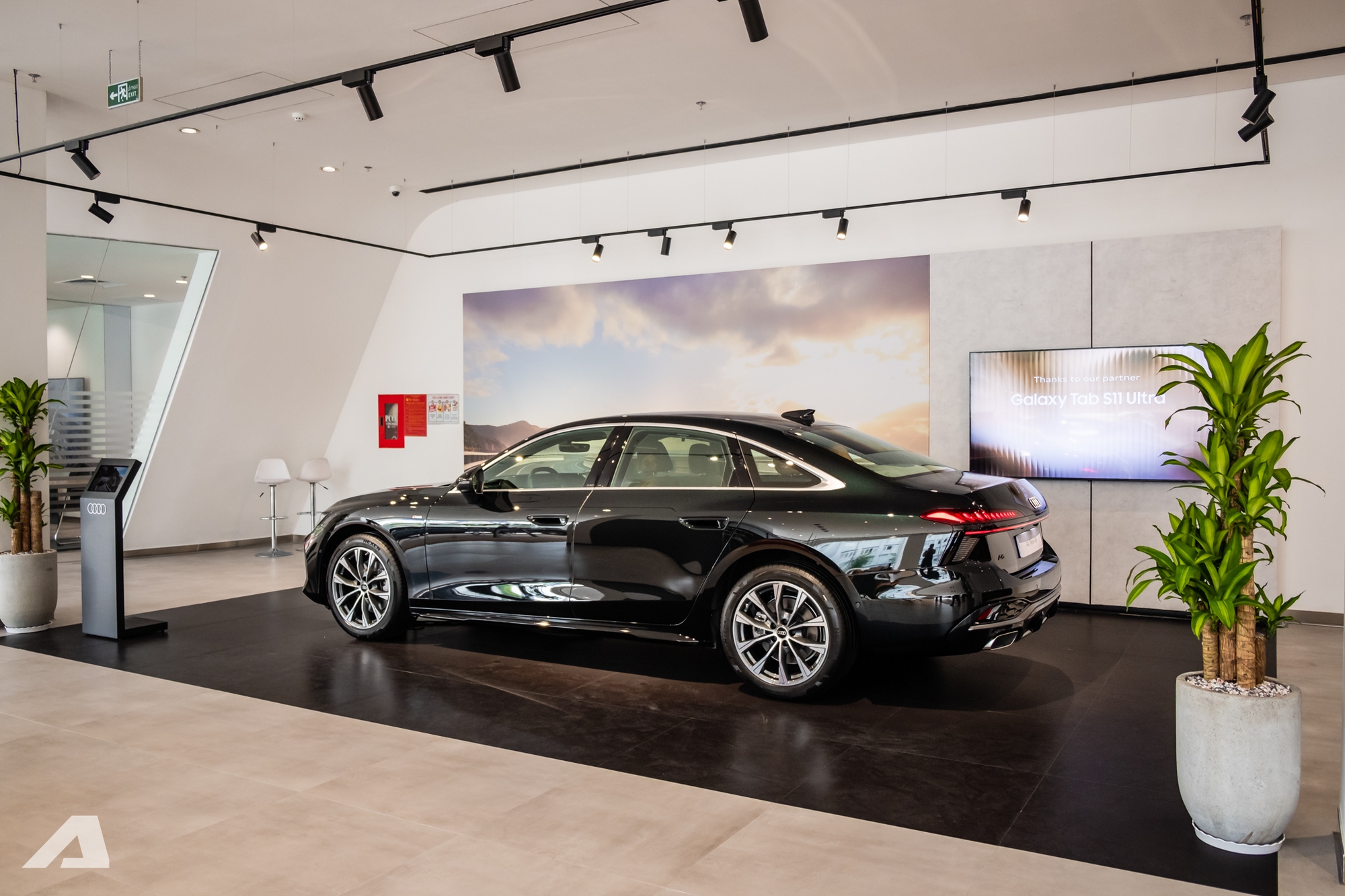 Showroom Audi lâu đời nhất Việt Nam 'khoác áo mới': Bên trong như sảnh chờ khách sạn 5 sao, có phòng giao xe riêng tư- Ảnh 12.