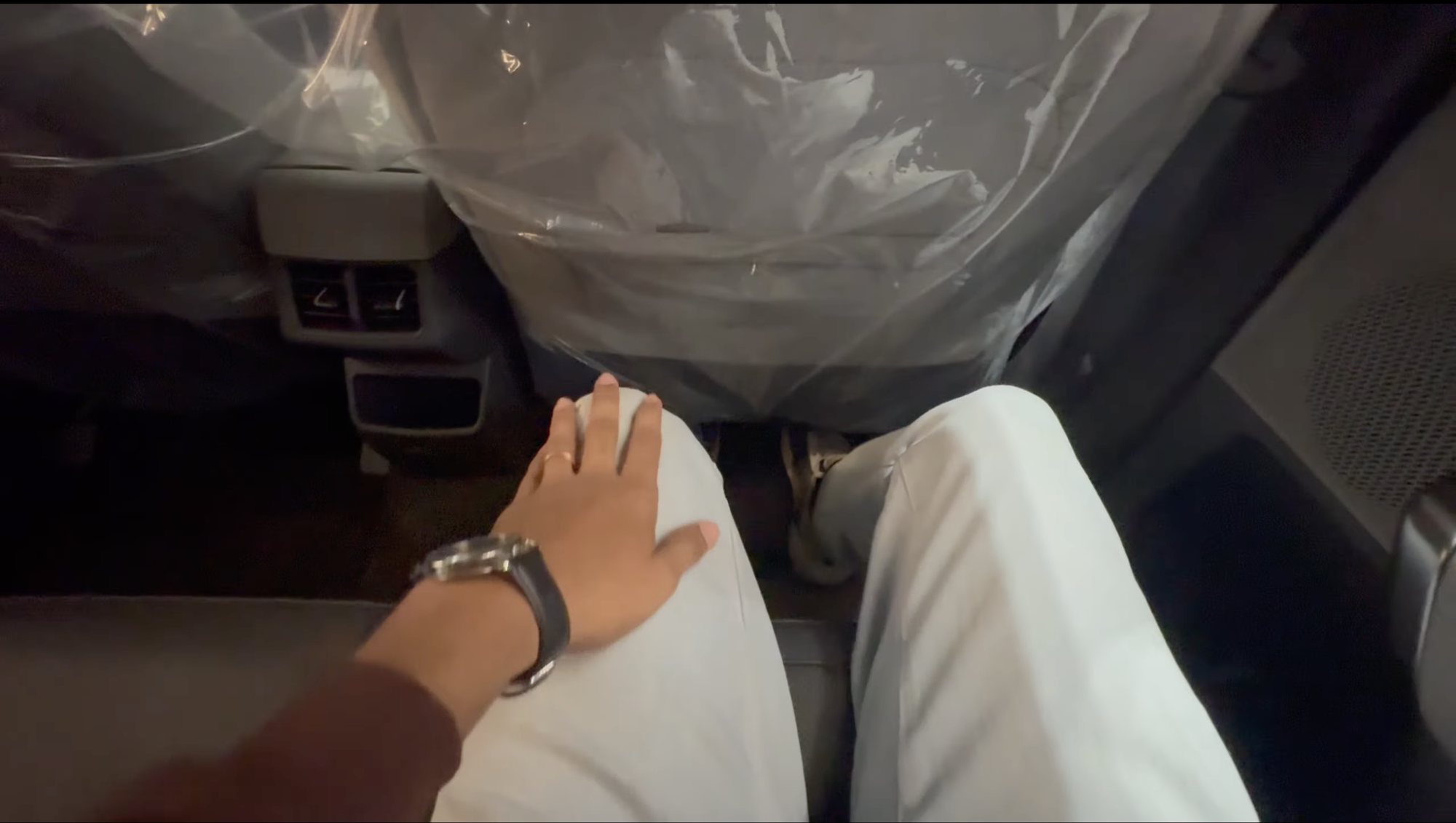 Kia Seltos 2026 thêm bản ‘cận base’ ở thị trường châu Á này: Giá quy đổi chỉ hơn 350 triệu đồng, đủ 2 màn lớn, đèn LED xịn sò- Ảnh 9.