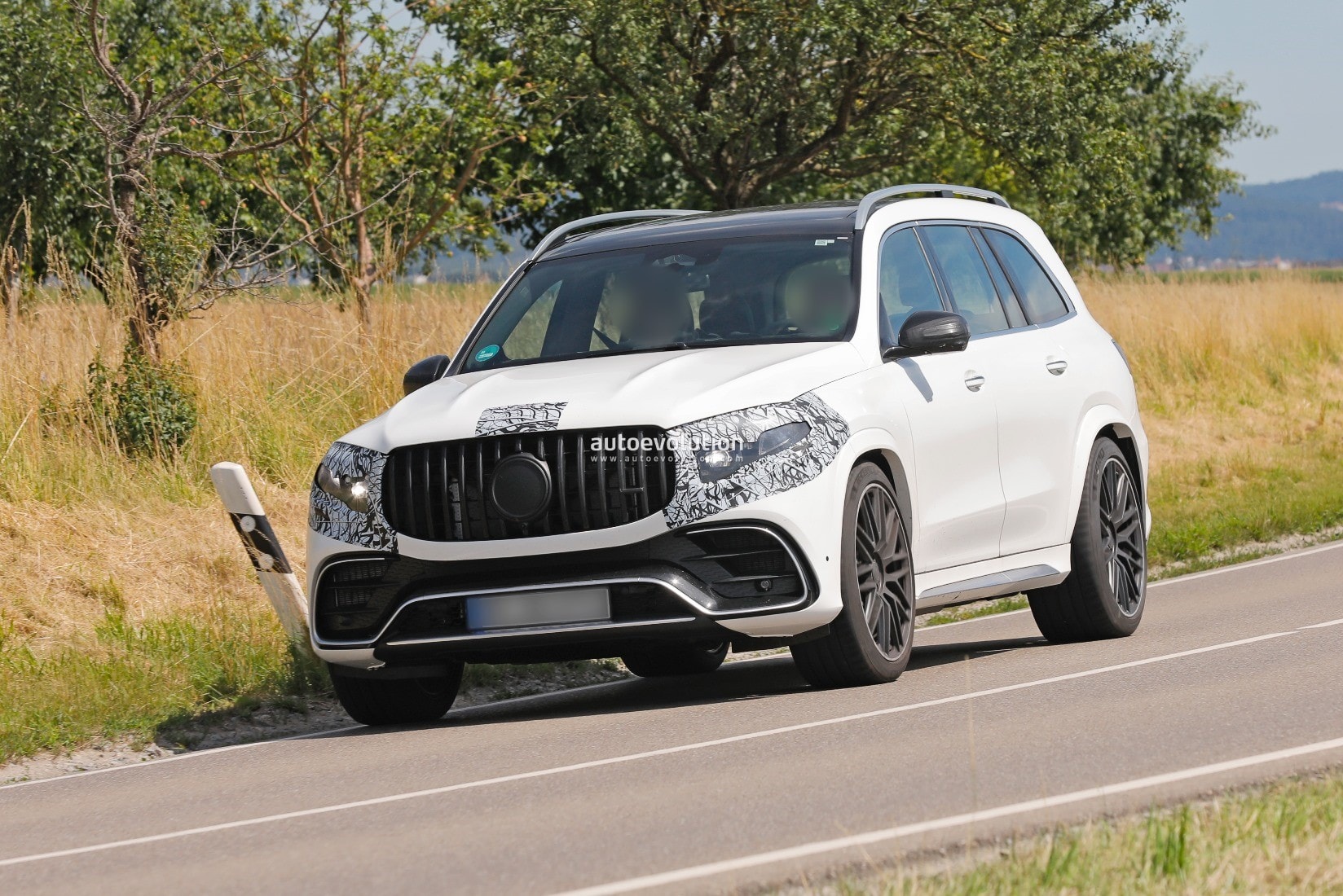 Một d&agrave;n đội h&igrave;nh Mercedes-Benz lột x&aacute;c năm nay: C-Class th&ecirc;m bản điện, S-Class ra mắt th&aacute;ng n&agrave;y c&ugrave;ng nhiều SUV sẽ c&oacute; thay đổi lớn- Ảnh 4.