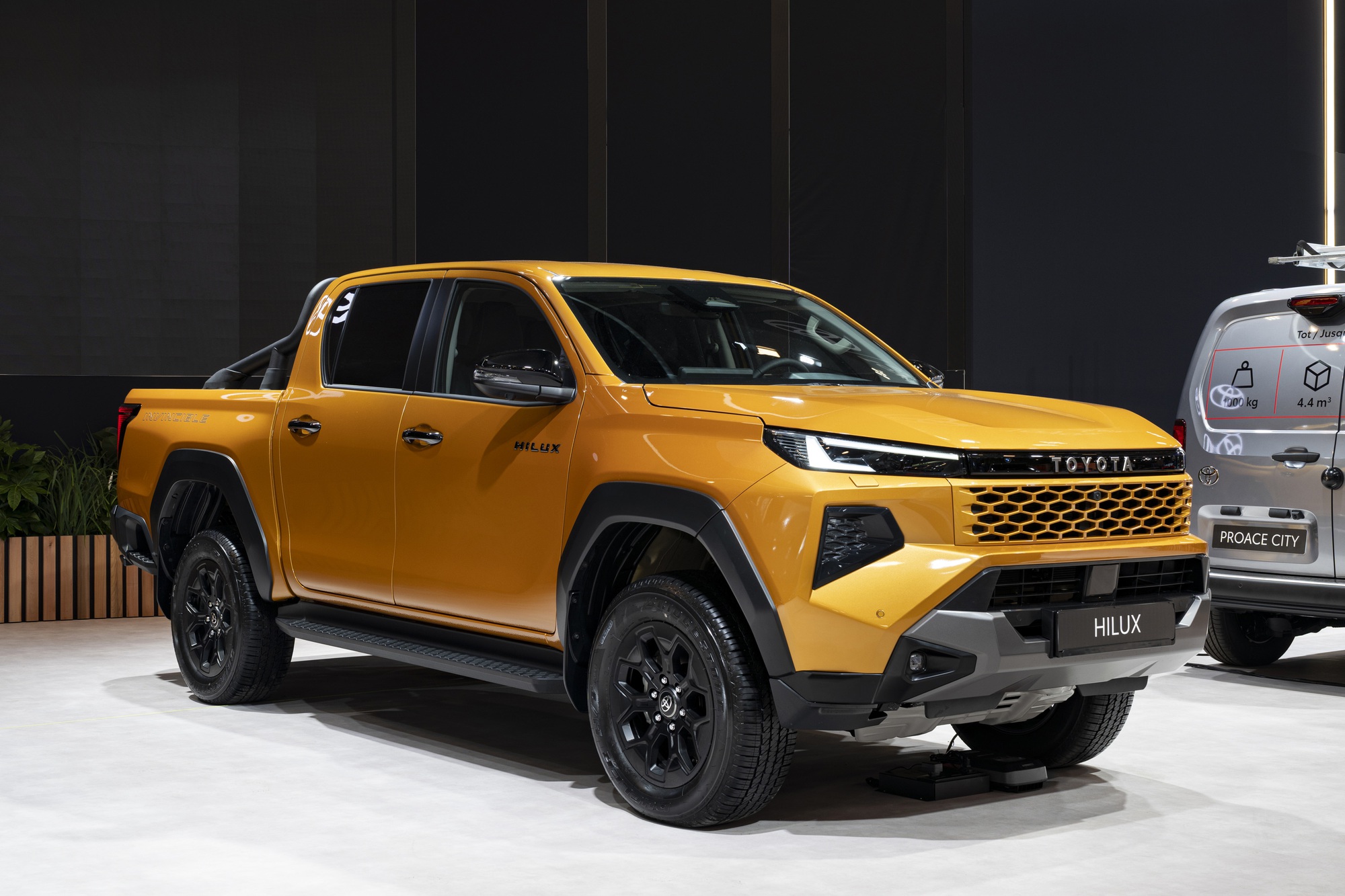 Toyota Hilux 2026 sắp bán tại Việt Nam lộ thêm thông tin 'hot': 3 bản với tên mới, bản 'base' máy lớn nhưng bớt thứ quan trọng với dân công trình- Ảnh 4.