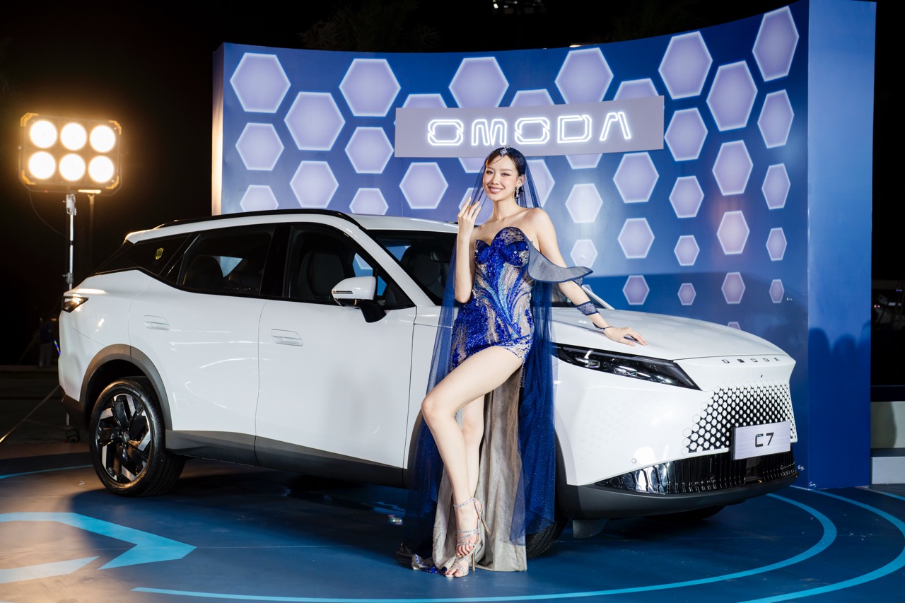 Omoda C7 ch&iacute;nh thức nhận cọc tại Việt Nam: Gi&aacute; dự kiến từ 839 triệu đồng, quyết đấu Mazda CX-5 bằng cấu h&igrave;nh PHEV v&agrave; bảo h&agrave;nh 1 triệu km- Ảnh 1.