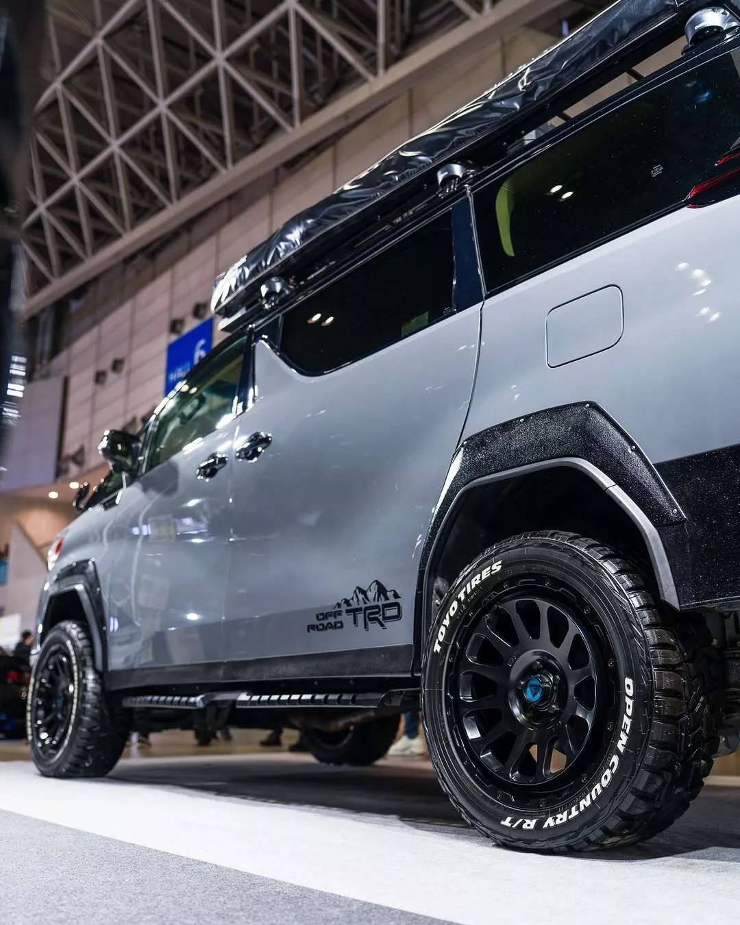 Độ Toyota Alphard tới cỡ này thì Land Cruiser cũng chỉ là ‘cái bóng’: Gầm cao, lốp béo, đồ nghề off-road ‘tận răng’- Ảnh 7.