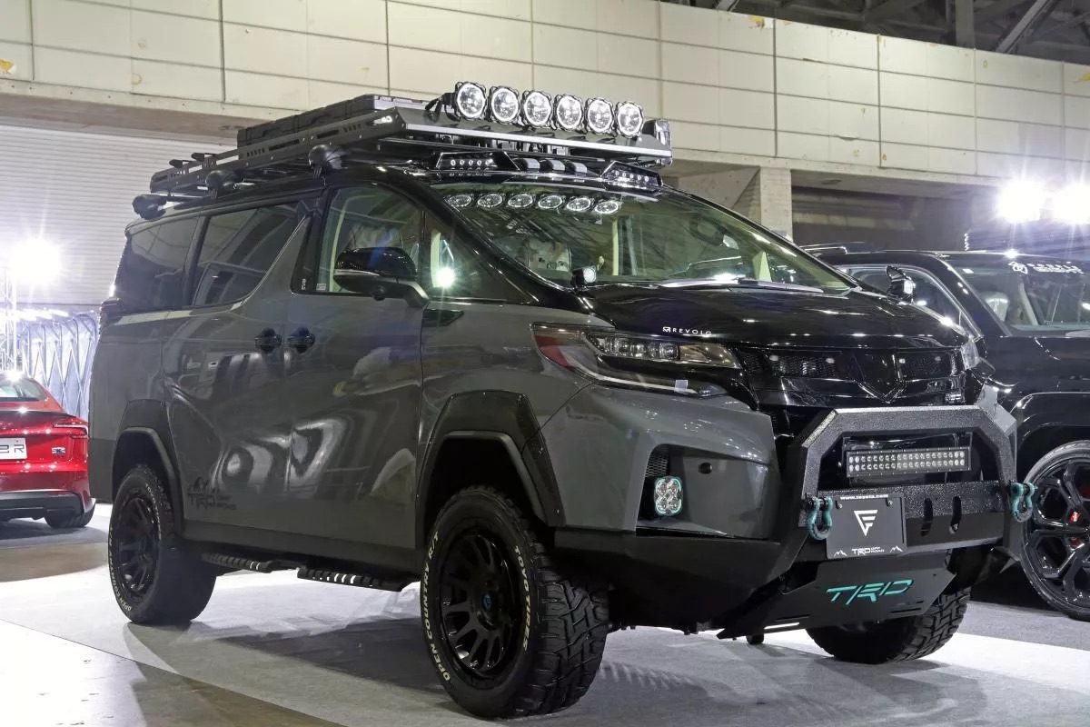 Độ Toyota Alphard tới cỡ này thì Land Cruiser cũng chỉ là ‘cái bóng’: Gầm cao, lốp béo, đồ nghề off-road ‘tận răng’- Ảnh 3.