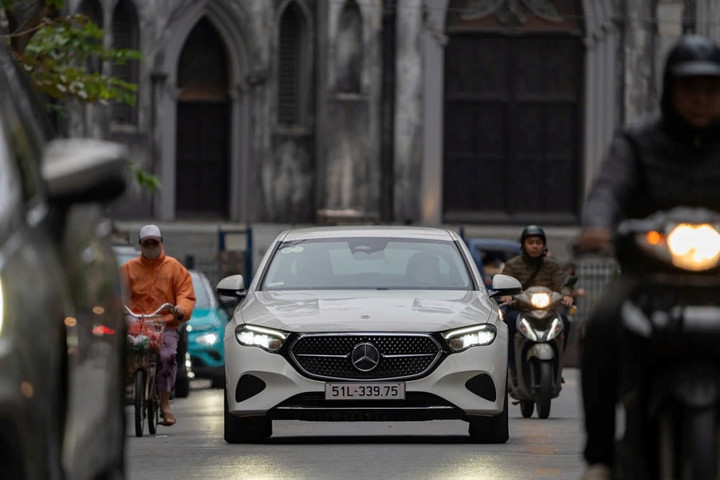 Nhiều nghề đặc th&ugrave; được ưu đ&atilde;i 6% khi mua xe Mercedes-Benz- Ảnh 1.