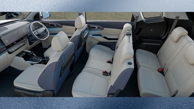 Kia Carens th&ecirc;m bản mới: Gi&aacute; 'mềm' nhưng vẫn c&oacute; cửa sổ trời, điều h&ograve;a tự động, g&acirc;y &aacute;p lực cực lớn l&ecirc;n Xpander- Ảnh 3.