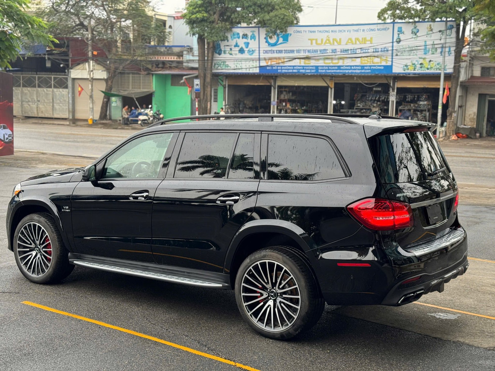 Mercedes-AMG GLS 63 'phủ bụi' gần một thập kỷ tại cảng t&aacute;i xuất: Xe mới 100%, gi&aacute; rẻ bất ngờ cho d&acirc;n chơi sưu tầm- Ảnh 7.