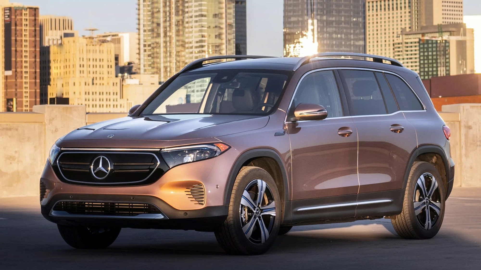 Mercedes-Benz cảnh báo xe điện không nên sạc quá 80% pin, 169 chiếc EQB bị triệu hồi vì nguy cơ bị cháy- Ảnh 1. Mercedes-Benz cảnh báo xe điện không nên sạc quá 80% pin, 169 chiếc EQB bị triệu hồi vì nguy cơ bị cháy- Ảnh 1.