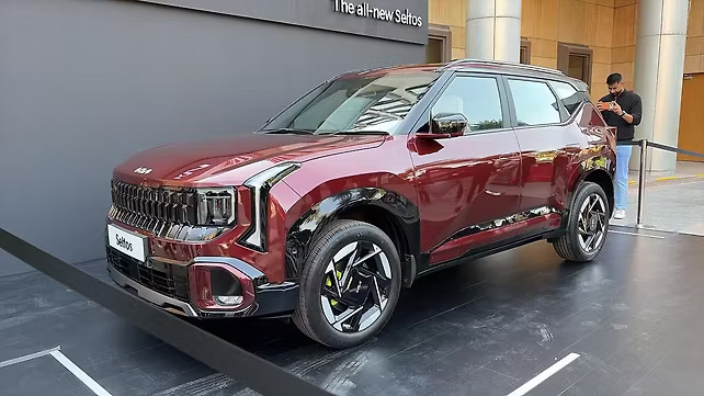 Kia Seltos thế hệ mới chốt gi&aacute;: Cao nhất quy đổi gần 600 triệu đồng, k&iacute;ch thước tăng ngang cỡ Corolla Cross, giữ nguy&ecirc;n động cơ từ bản cũ- Ảnh 1.