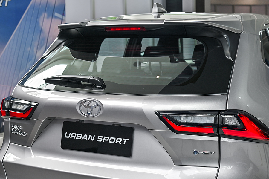 Toyota Yaris Cross 2026 ra mắt: Giá quy đổi từ 677 triệu đồng, bản thấp thêm tính năng ADAS, chỉ còn động cơ hybrid- Ảnh 6. Toyota Yaris Cross 2026 ra mắt: Giá quy đổi từ 677 triệu đồng, bản thấp thêm tính năng ADAS, chỉ còn động cơ hybrid- Ảnh 6.