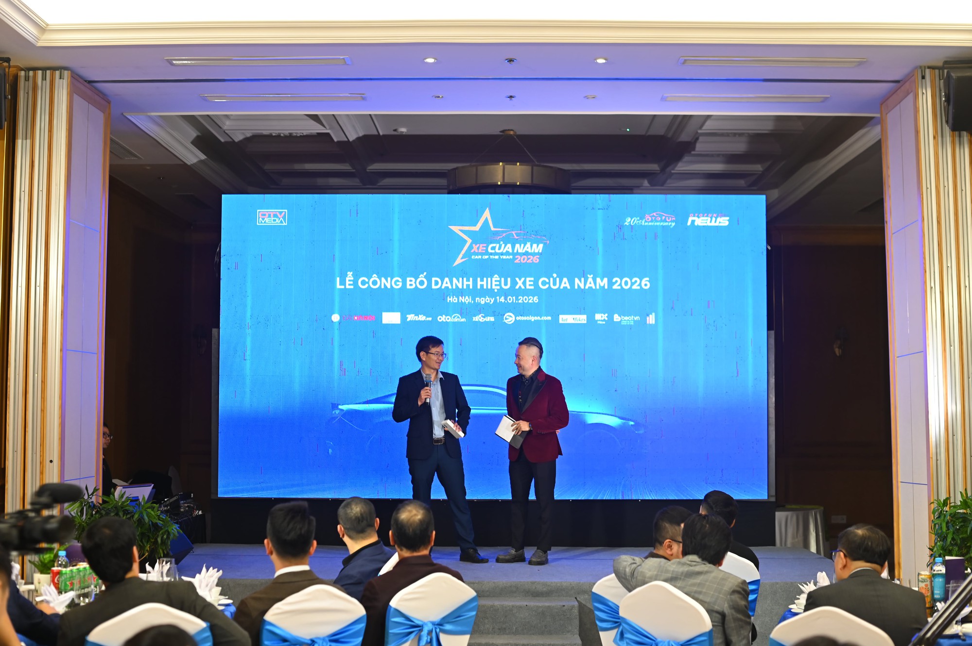 Trao thưởng iPhone 17 cho người may mắn b&igrave;nh chọn Xe Của Năm 2026- Ảnh 1.