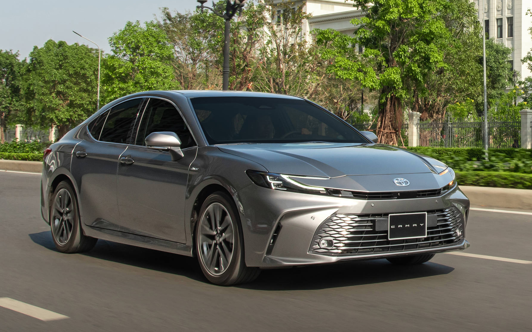 Loạt xe Toyota hybrid giảm gi&aacute; ni&ecirc;m yết tại Việt Nam: Yaris Cross rẻ nhất cũng được giảm, c&oacute; mẫu giảm tới 200 triệu đồng- Ảnh 2.