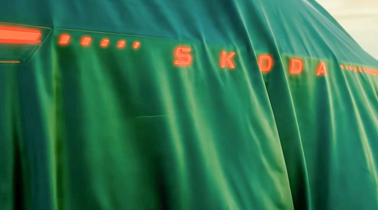 Skoda Kushaq 2026 lần đầu lộ ảnh kh&ocirc;ng che: Mặt trước long lanh với ca lăng ph&aacute;t s&aacute;ng, m&acirc;m mới, dễ sớm về Việt Nam cạnh tranh Xforce, Yaris Cross- Ảnh 3.