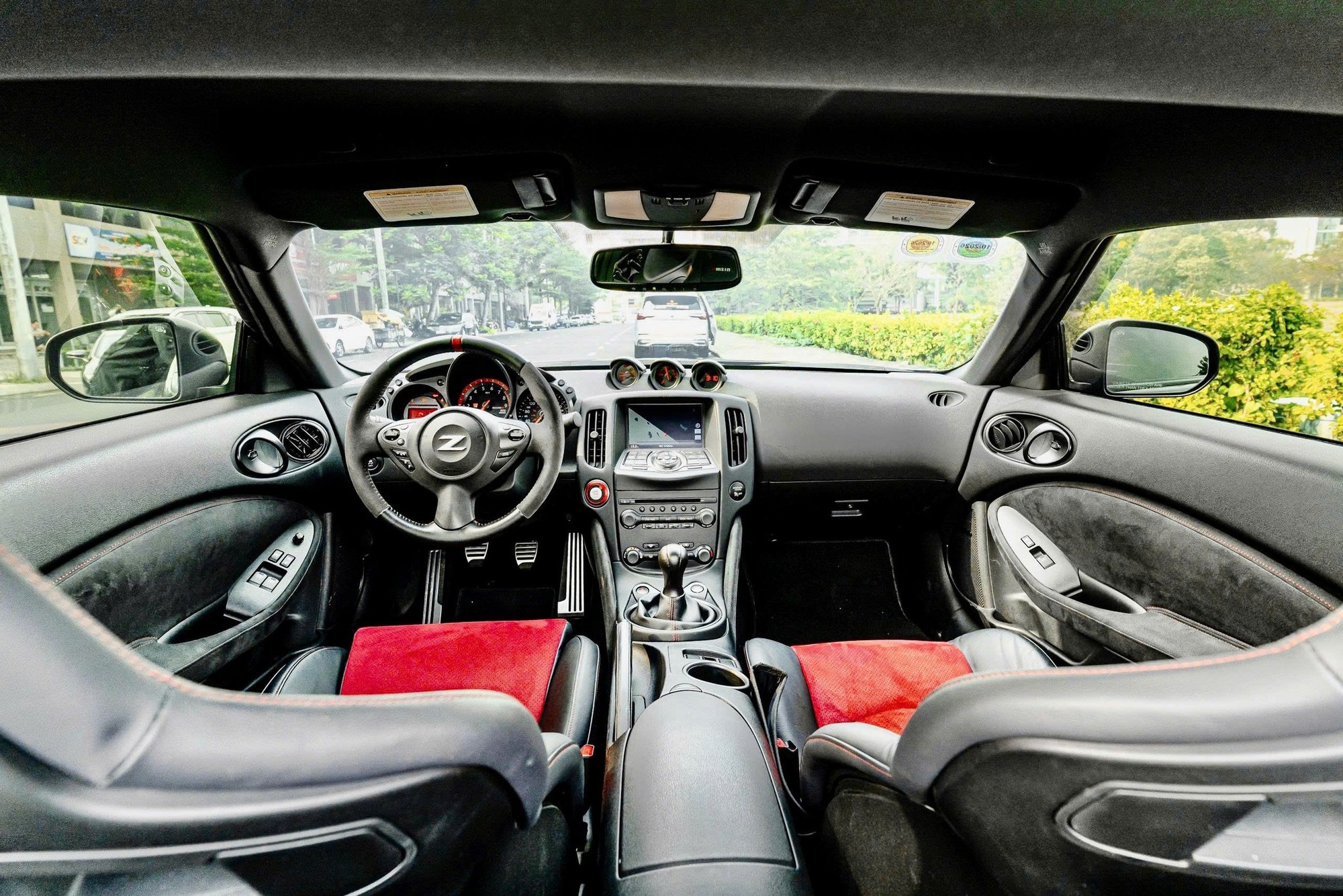 Nissan 370Z Nismo số s&agrave;n duy nhất Việt Nam rao 3,7 tỷ đồng: Đắt hơn RX 350 bản 'base' mua mới, b&ugrave; lại 'xe gần như mới' cho người th&iacute;ch sưu tầm- Ảnh 9.
