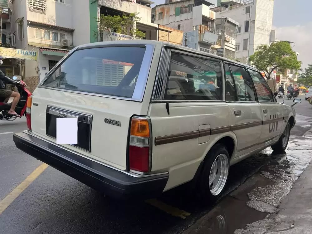 Cận cảnh Toyota Cressida Wagon của &ocirc;ng Đặng L&ecirc; Nguy&ecirc;n Vũ: Mẫu xe 'cổ lỗ sĩ' đi ngược xu hướng SUV, khiến giới mộ điệu phải ngả mũ v&igrave; c&aacute;i 'gu' lạ- Ảnh 4.