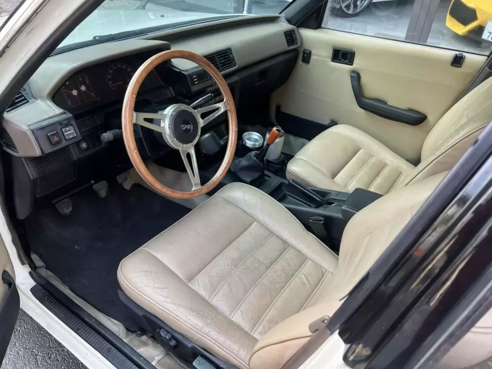 Cận cảnh Toyota Cressida Wagon của &ocirc;ng Đặng L&ecirc; Nguy&ecirc;n Vũ: Mẫu xe 'cổ lỗ sĩ' đi ngược xu hướng SUV, khiến giới mộ điệu phải ngả mũ v&igrave; c&aacute;i 'gu' lạ- Ảnh 5.