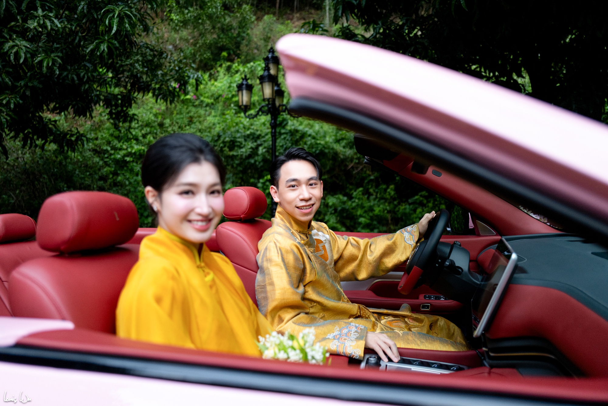 H&eacute; lộ d&agrave;n xe d&acirc;u độc bản trong đ&aacute;m cưới của năm Minh Ho&agrave;ng - Phương Nhi- Ảnh 1.