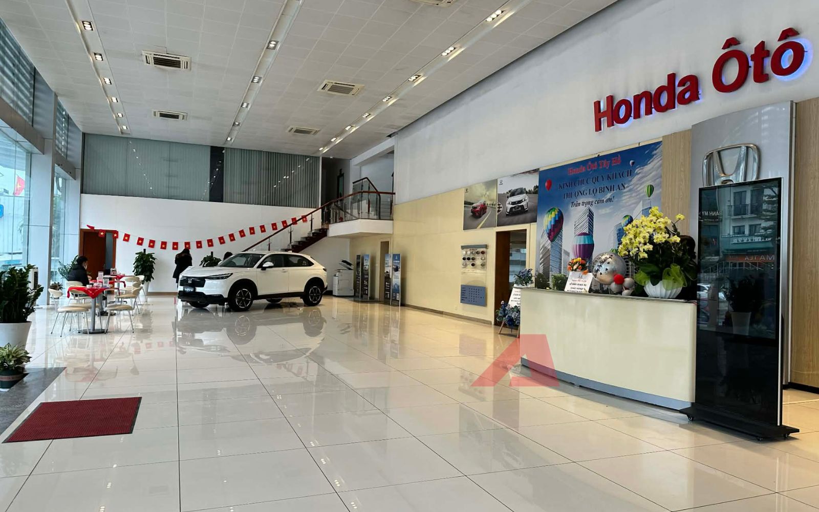 Xe Nhật 'ch&aacute;y h&agrave;ng' trước Tết: Người Việt mua &ocirc; t&ocirc; giờ phải&hellip; xếp h&agrave;ng chờ- Ảnh 2.