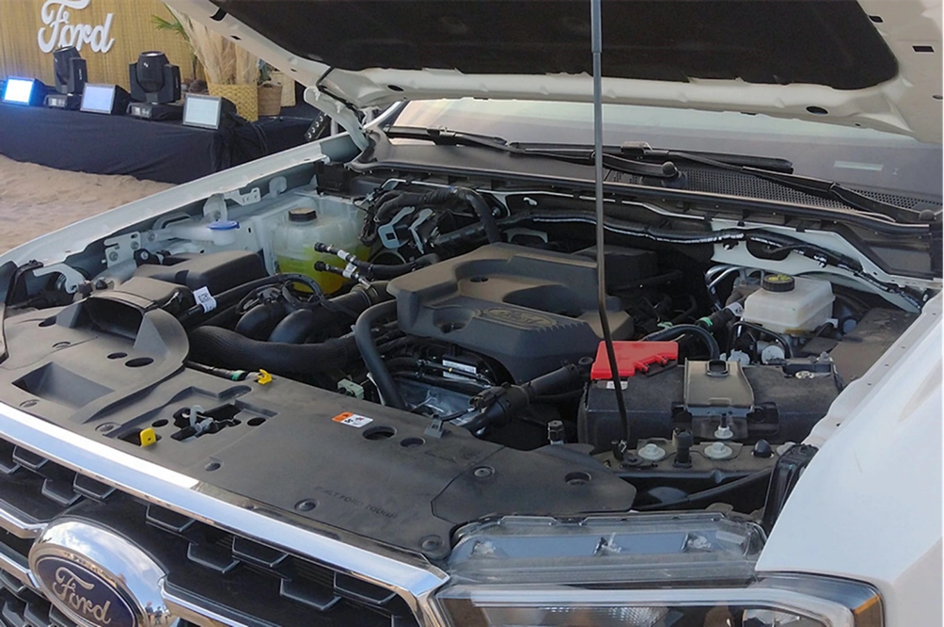 Ford Everest có thể bỏ bản máy dầu cao cấp, thay bằng máy xăng tại Việt Nam, và đây là lựa chọn khả thi nhất để có giá tốt- Ảnh 4. Ford Everest có thể bỏ bản máy dầu cao cấp, thay bằng máy xăng tại Việt Nam, và đây là lựa chọn khả thi nhất để có giá tốt- Ảnh 4.