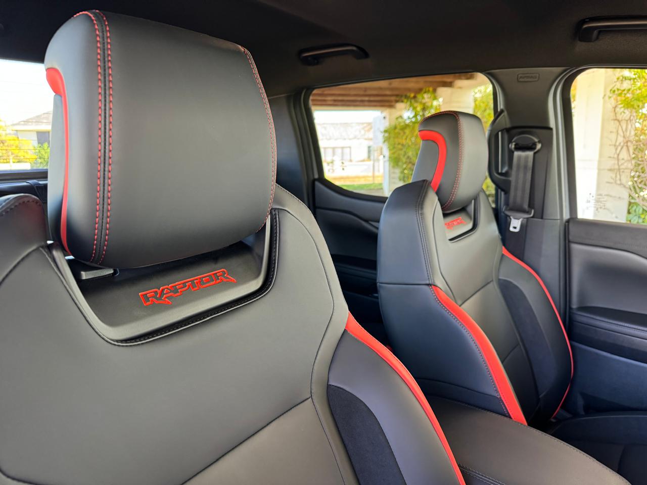 Ford Ranger Raptor m&aacute;y xăng V6 về Việt Nam: Gi&aacute; đồn đo&aacute;n khoảng 2 tỷ đồng, nhiều trang bị hơn hẳn, dễ trở th&agrave;nh 'b&aacute;n tải chơi'- Ảnh 10.