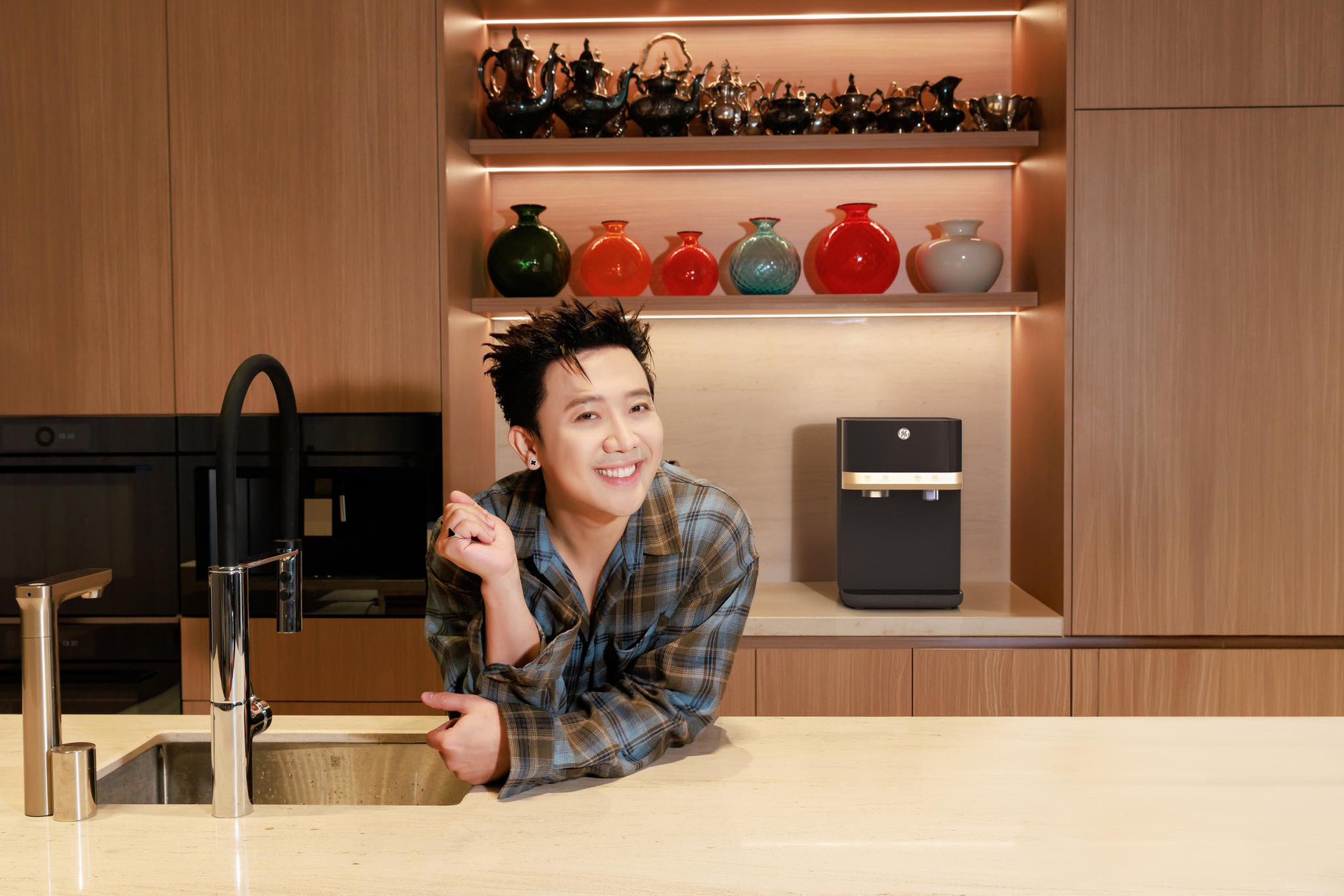 Trấn Th&agrave;nh ngồi Rolls-Royce 30 tỷ đi sự kiện, th&aacute;i độ khi fan xin chụp ảnh chung g&acirc;y ch&uacute; &yacute;- Ảnh 3.