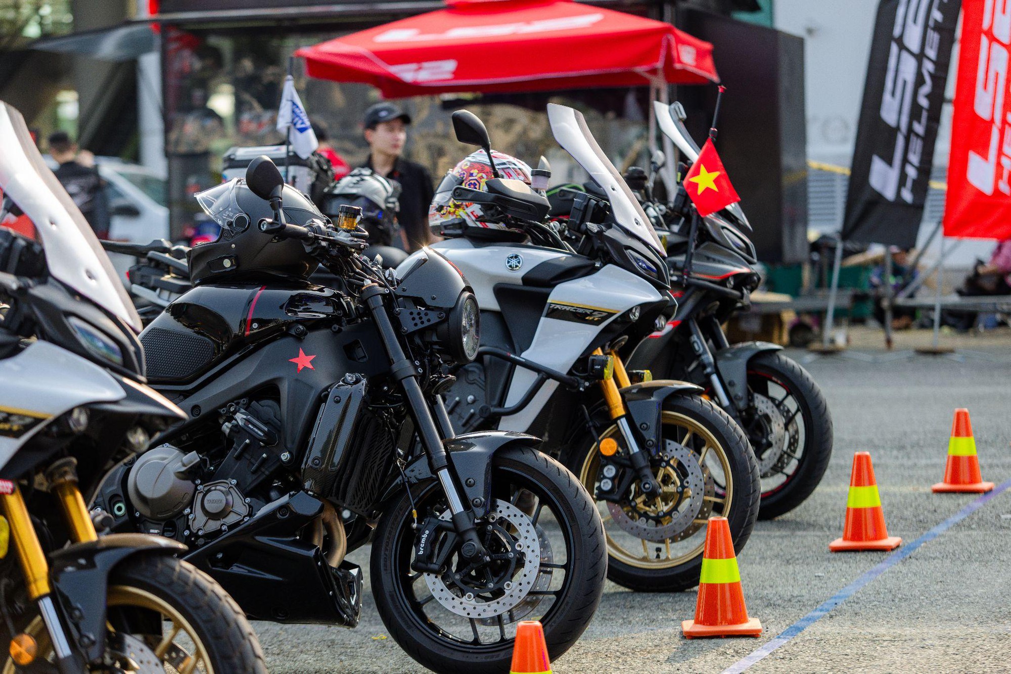 H&agrave;ng trăm biker quy tụ tại ng&agrave;y hội REVolution: YZF-R9 trở th&agrave;nh t&acirc;m điểm, h&eacute; lộ YZF-R1M chuẩn bị về Việt Nam- Ảnh 7.