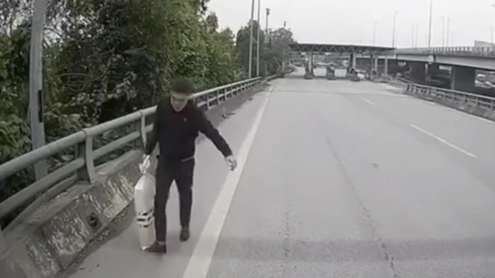 Đi ăn tất niên nhặt được bao tải chứa 1 tỷ đồng trên cao tốc: Chủ nhân số tiền lên tiếng bất ngờ- Ảnh 3. Đi ăn tất niên nhặt được bao tải chứa 1 tỷ đồng trên cao tốc: Chủ nhân số tiền lên tiếng bất ngờ- Ảnh 3.