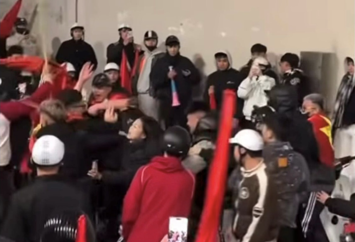 Triệu tập nh&oacute;m thanh, thiếu ni&ecirc;n s&agrave;m sỡ c&ocirc; g&aacute;i, tấn c&ocirc;ng người bạn trai khi "đi b&atilde;o"- Ảnh 1.