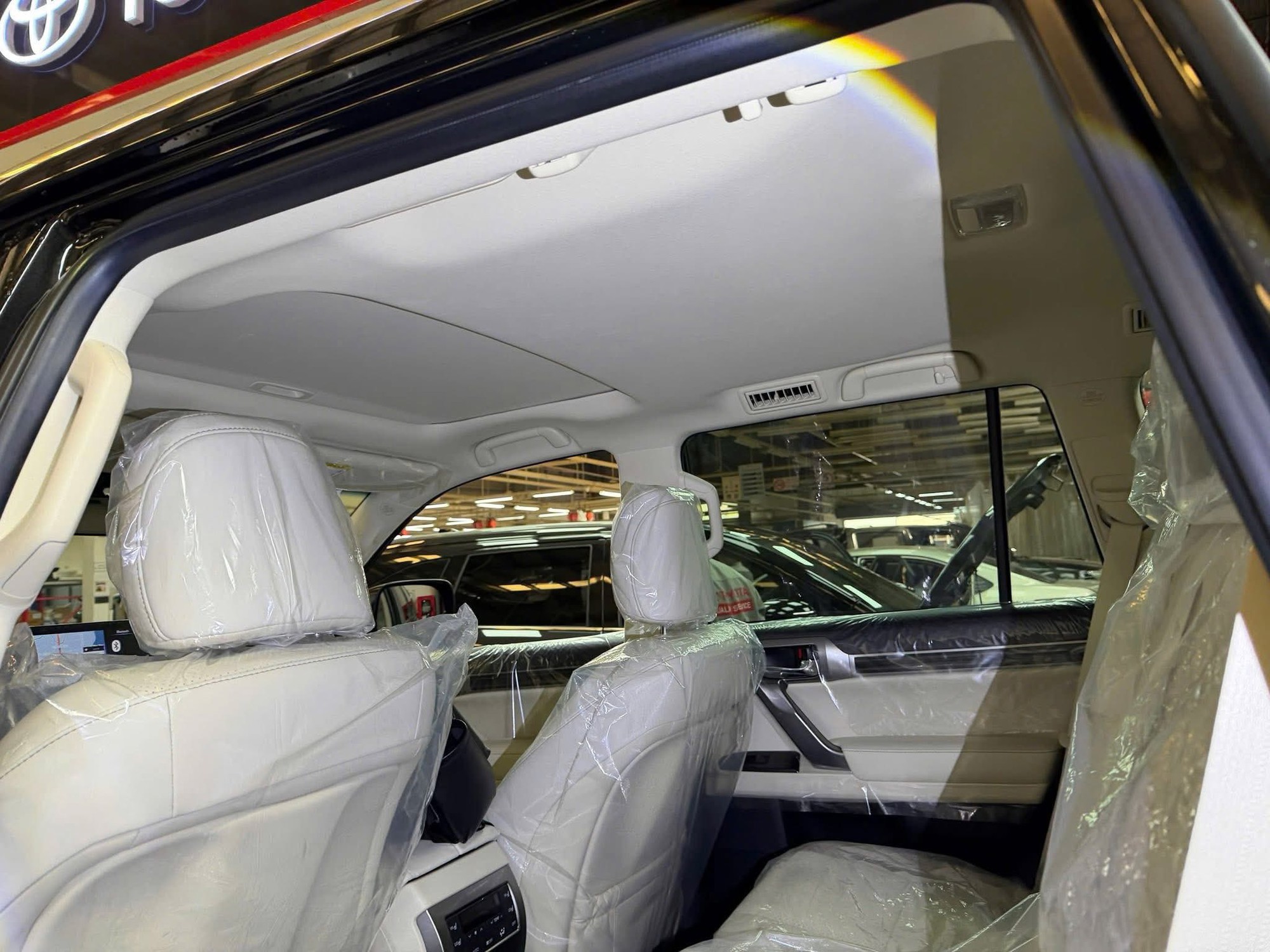 Lexus GX 460 được rao bán đắt ngang thời điểm mua mới: Gần 3 năm odo chỉ 127km, nội thất còn nguyên ni-lông- Ảnh 12. Lexus GX 460 được rao bán đắt ngang thời điểm mua mới: Gần 3 năm odo chỉ 127km, nội thất còn nguyên ni-lông- Ảnh 12.