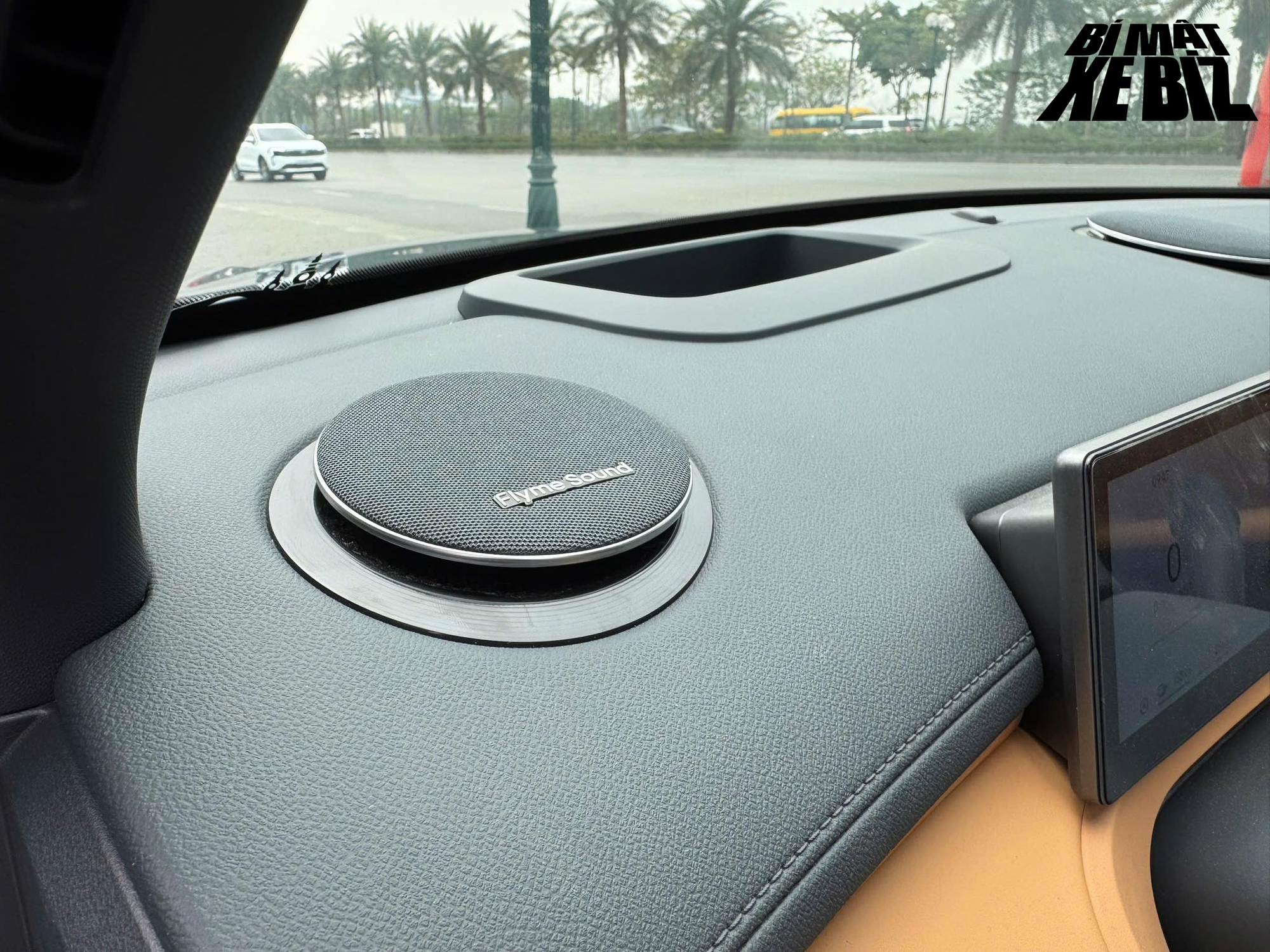 Geely EX5 hybrid đầu ti&ecirc;n về Việt Nam: Gi&aacute; dự kiến 950 triệu đồng, d&agrave;i hơn CR-V, c&oacute; cắm sạc, đầy b&igrave;nh chạy gần 1.600km- Ảnh 14.