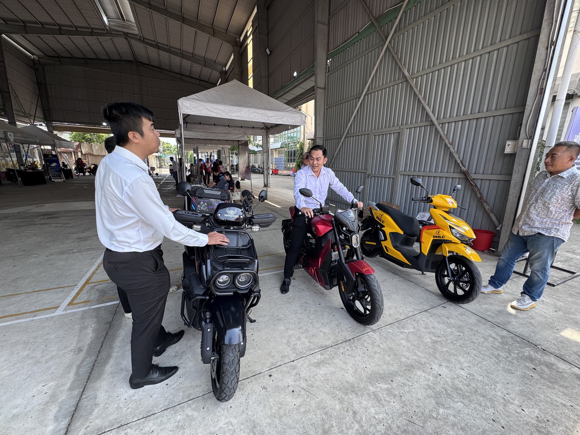 M&ocirc; t&ocirc; điện ph&acirc;n khối lớn lần đầu ti&ecirc;n xuất hiện tại TPHCM- Ảnh 1.