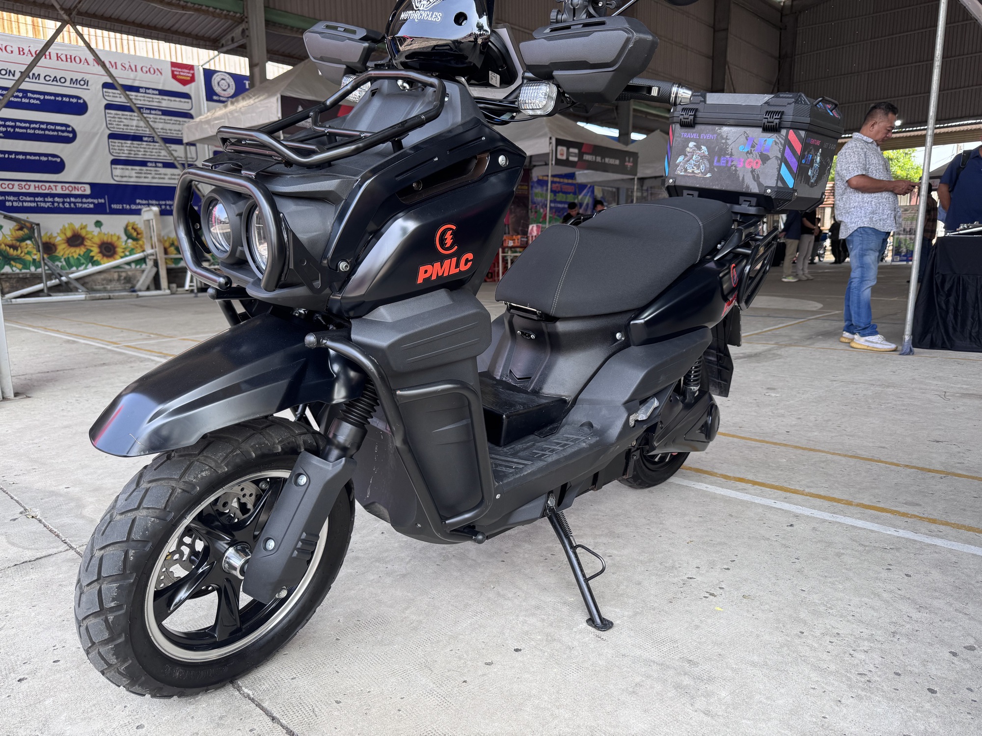 M&ocirc; t&ocirc; điện ph&acirc;n khối lớn lần đầu ti&ecirc;n xuất hiện tại TPHCM- Ảnh 8.