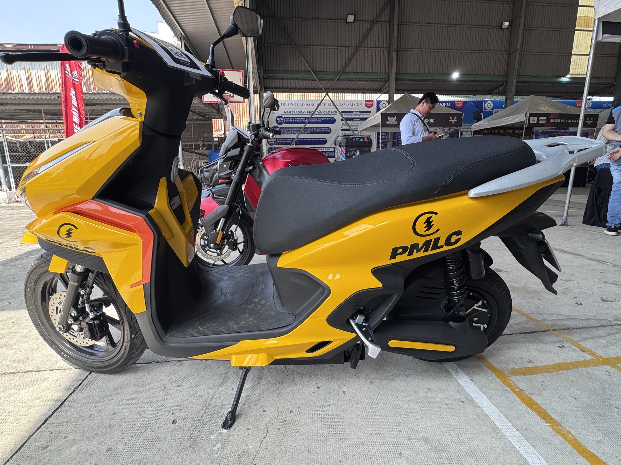 M&ocirc; t&ocirc; điện ph&acirc;n khối lớn lần đầu ti&ecirc;n xuất hiện tại TPHCM- Ảnh 11.