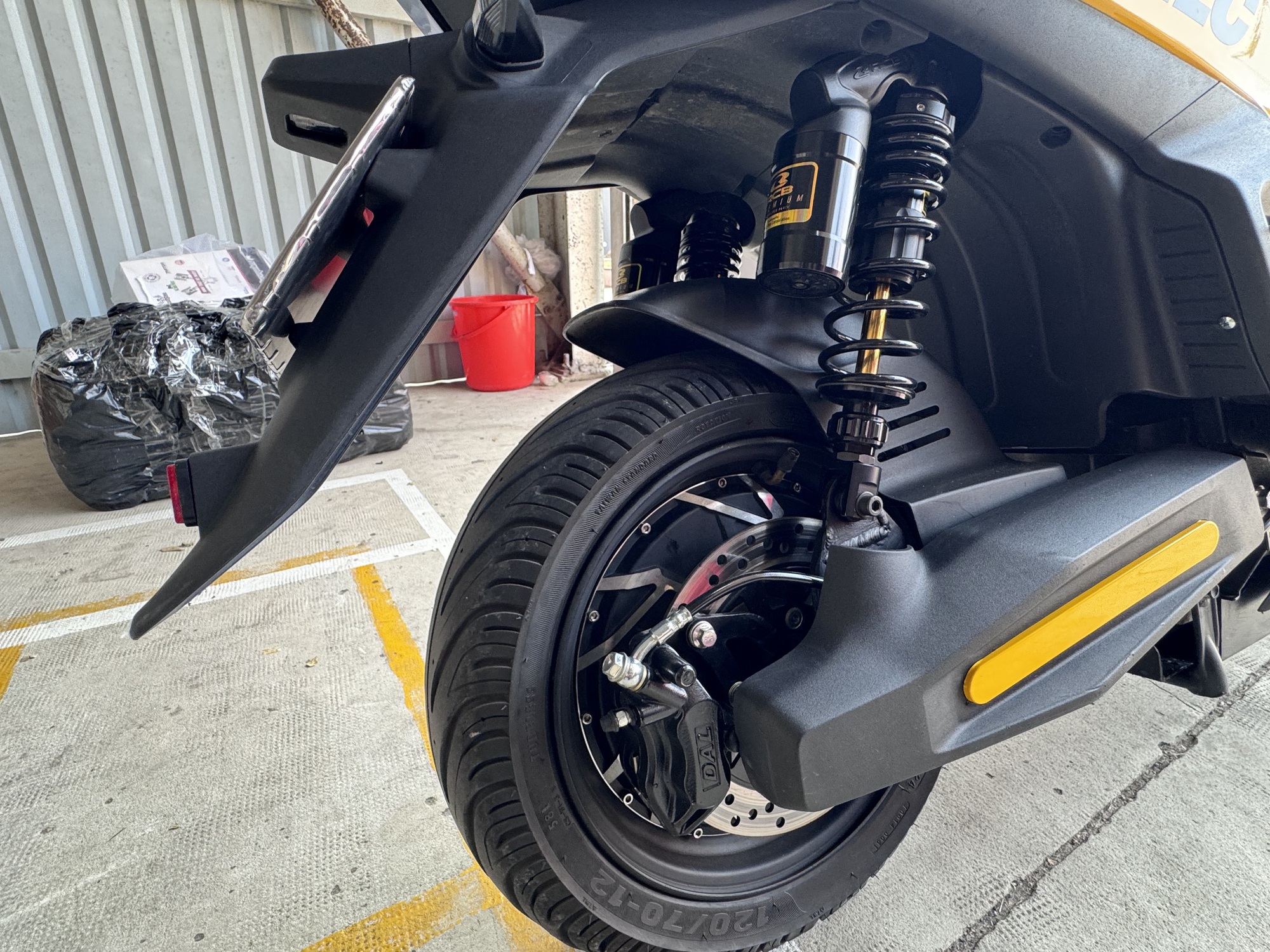 M&ocirc; t&ocirc; điện ph&acirc;n khối lớn lần đầu ti&ecirc;n xuất hiện tại TPHCM- Ảnh 12.