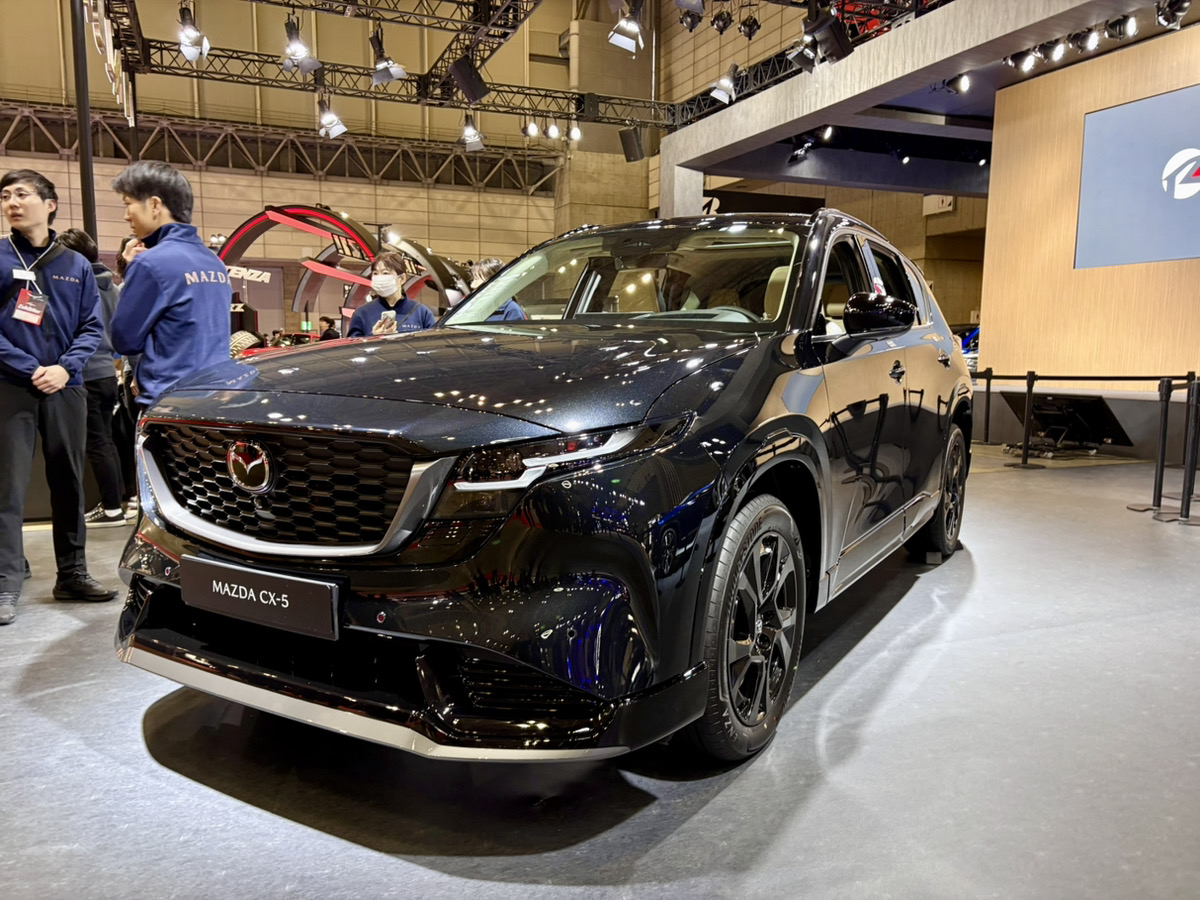 Mazda CX-5 thế hệ mới kh&ocirc;ng c&ograve;n chật chội như thế n&agrave;o: Kh&ocirc;ng gian rộng hơn, người cao 1m80 vẫn c&oacute; thể ngủ thoải m&aacute;i trong xe- Ảnh 6.