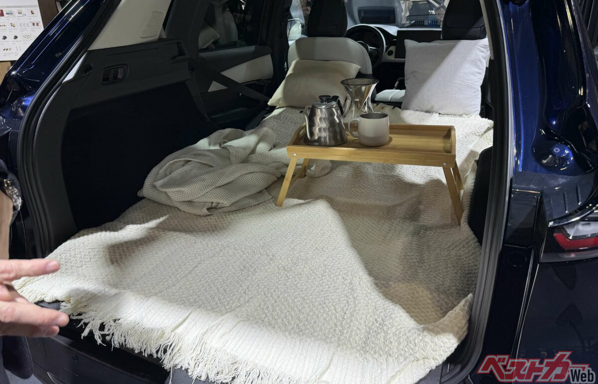 Mazda CX-5 thế hệ mới kh&ocirc;ng c&ograve;n chật chội như thế n&agrave;o: Kh&ocirc;ng gian rộng hơn, người cao 1m80 vẫn c&oacute; thể ngủ thoải m&aacute;i trong xe- Ảnh 2.