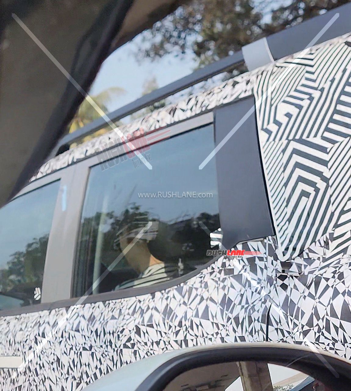 Xe điện mới nh&agrave; Hyundai lộ ảnh chạy thử: Nhỏ ngang Grand i10, t&ecirc;n gọi vẫn l&agrave; một b&iacute; ẩn- Ảnh 9.