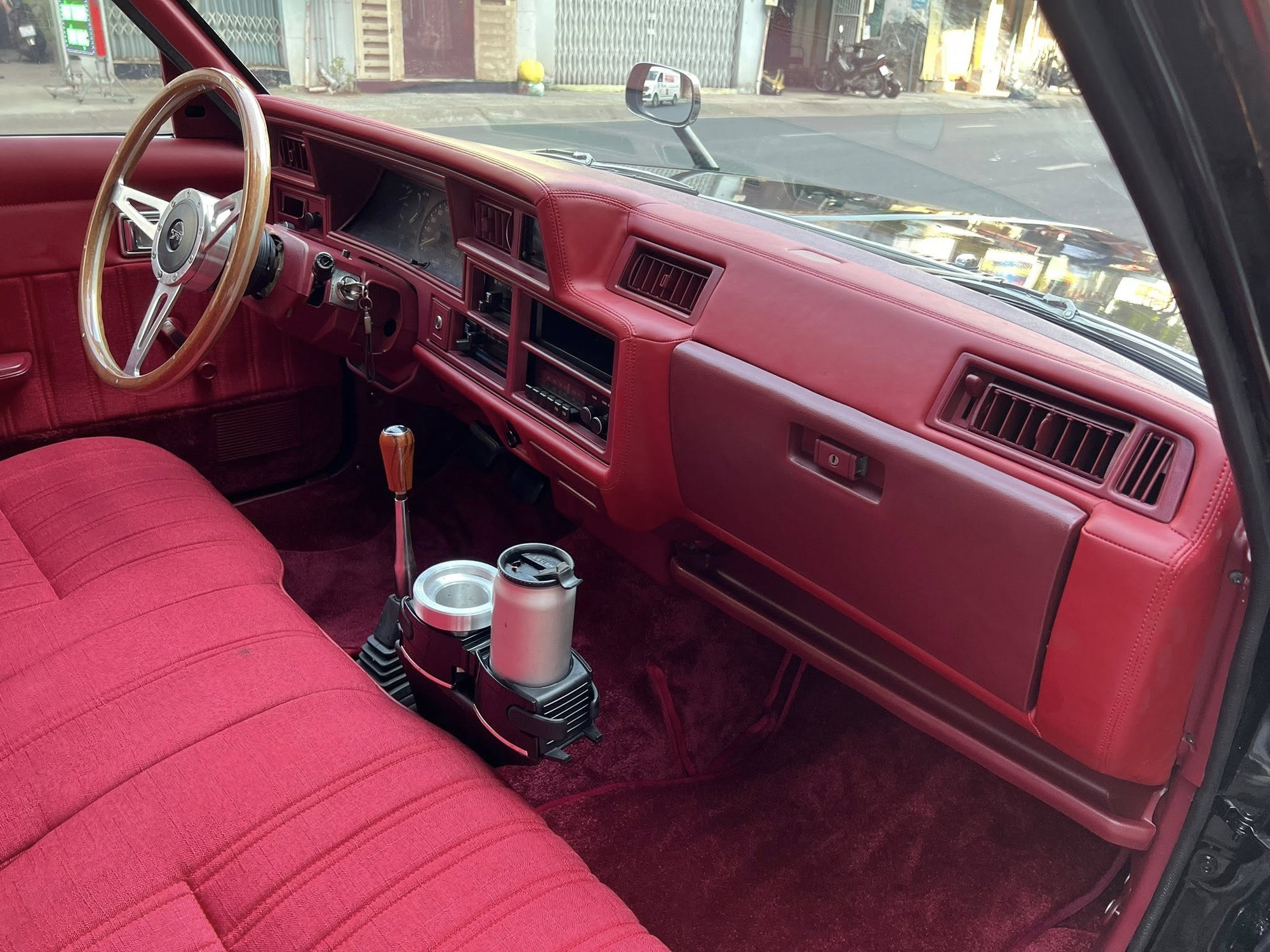 &Ocirc;ng Đặng L&ecirc; Nguy&ecirc;n Vũ đem Toyota Crown Wagon h&agrave;ng hiếm l&ecirc;n phố: Vỏ 40 năm vẫn b&oacute;ng lo&aacute;ng nhưng m&agrave;u nội thất mới đặc biệt g&acirc;y ch&uacute; &yacute;- Ảnh 6.