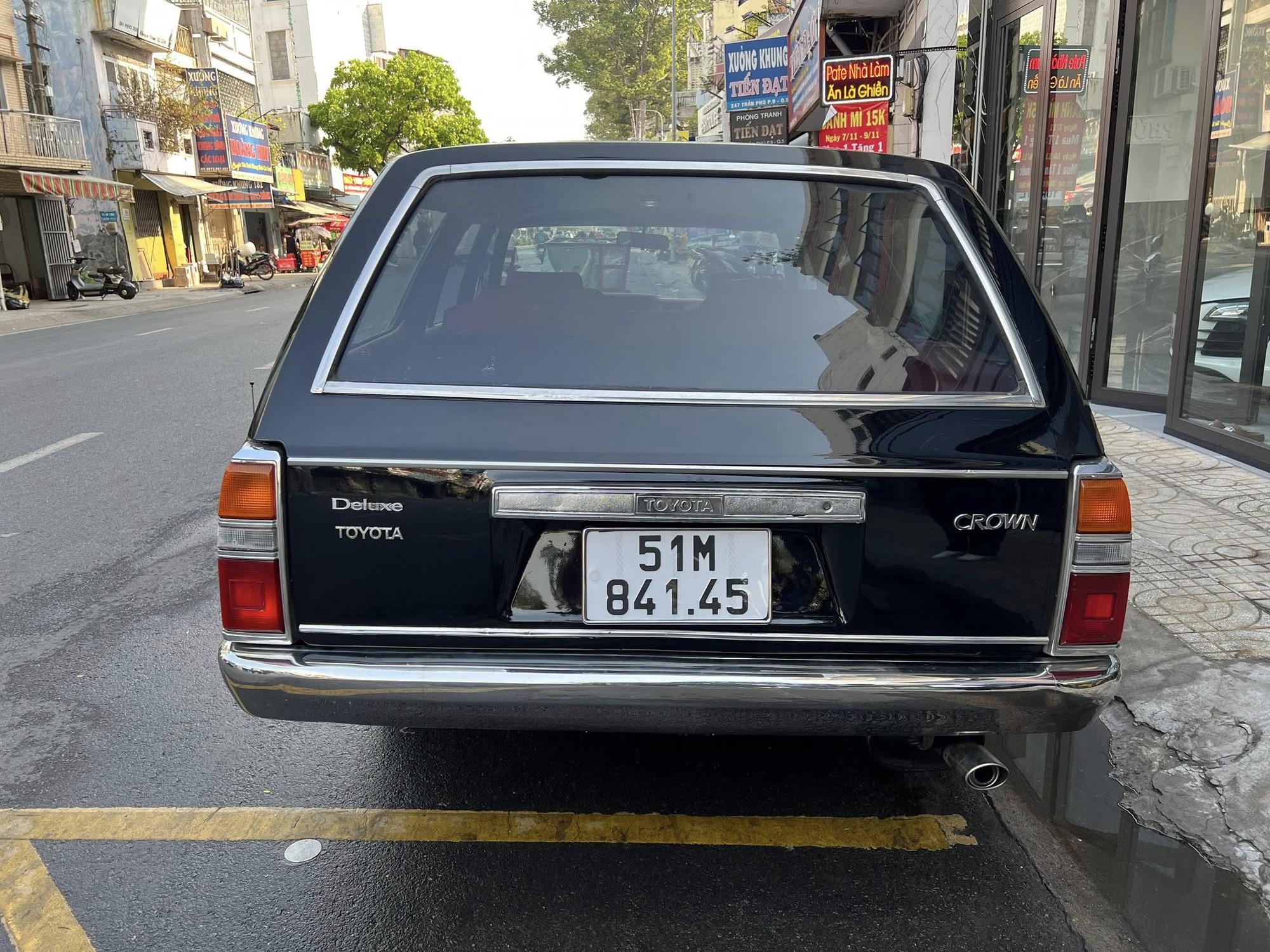 &Ocirc;ng Đặng L&ecirc; Nguy&ecirc;n Vũ đem Toyota Crown Wagon h&agrave;ng hiếm l&ecirc;n phố: Vỏ 40 năm vẫn b&oacute;ng lo&aacute;ng nhưng m&agrave;u nội thất mới đặc biệt g&acirc;y ch&uacute; &yacute;- Ảnh 4.