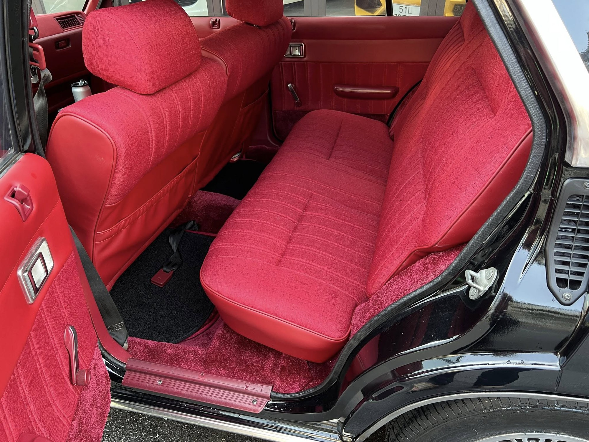 &Ocirc;ng Đặng L&ecirc; Nguy&ecirc;n Vũ đem Toyota Crown Wagon h&agrave;ng hiếm l&ecirc;n phố: Vỏ 40 năm vẫn b&oacute;ng lo&aacute;ng nhưng m&agrave;u nội thất mới đặc biệt g&acirc;y ch&uacute; &yacute;- Ảnh 8.