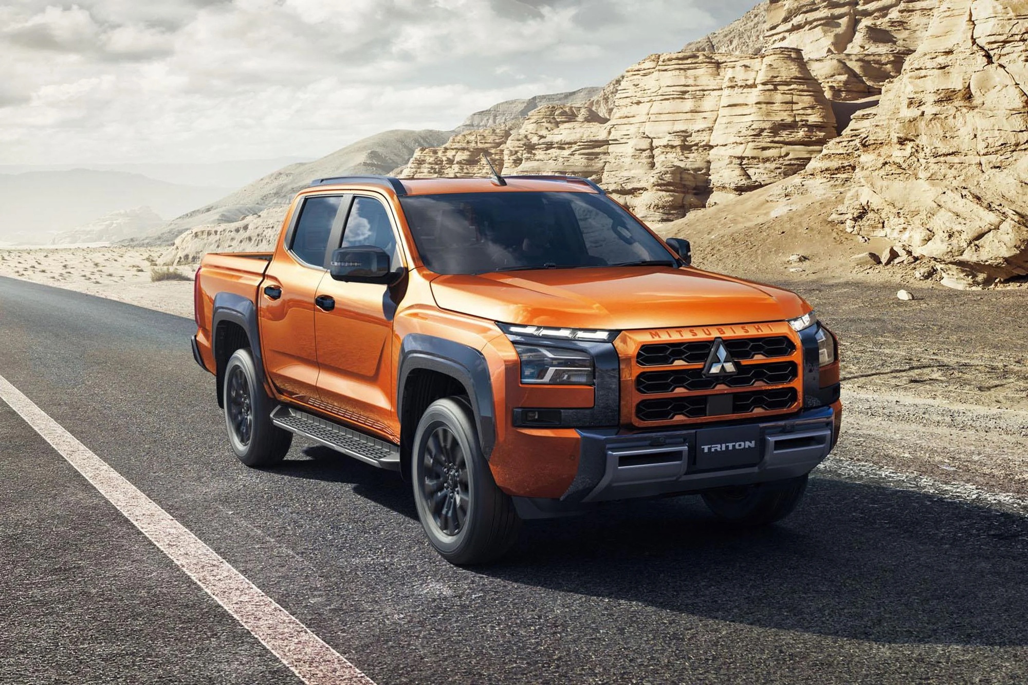 Mitsubishi Triton 2026 vừa n&acirc;ng cấp một thứ c&oacute; thể thấy tr&ecirc;n Lexus, khắc phục được điểm yếu lớn của b&aacute;n tải, người ngồi sẽ đỡ mệt v&agrave; say hơn- Ảnh 1.