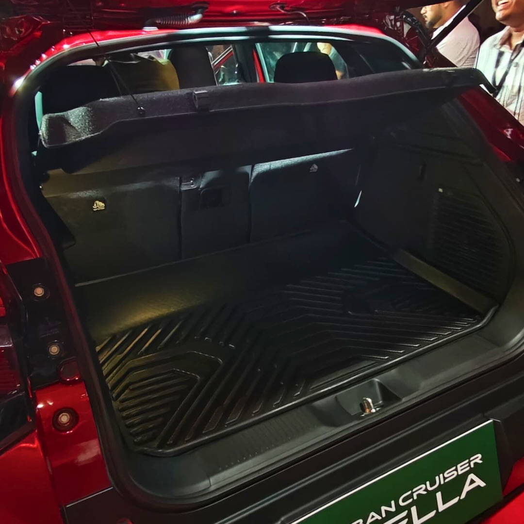 Cận cảnh SUV điện gi&aacute; rẻ của Toyota- Ảnh 5.