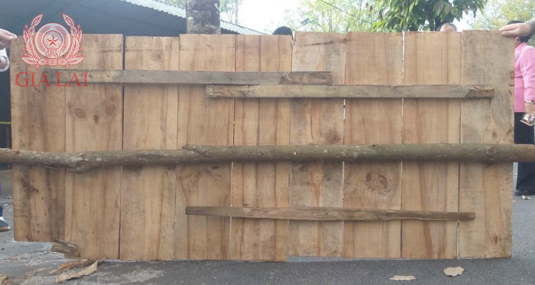 Th&ocirc;ng tin mới nhất về chiếc xe m&aacute;y ch&ocirc;n dưới hố s&acirc;u trong vụ cướp ng&acirc;n h&agrave;ng ở Gia Lai- Ảnh 3.